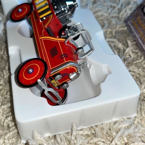 Hallmark Keepsake Cast Metal Ornament 1924 Toledo Fire Engine #6 Kiddie Car Clas - Picture 12 of 13
